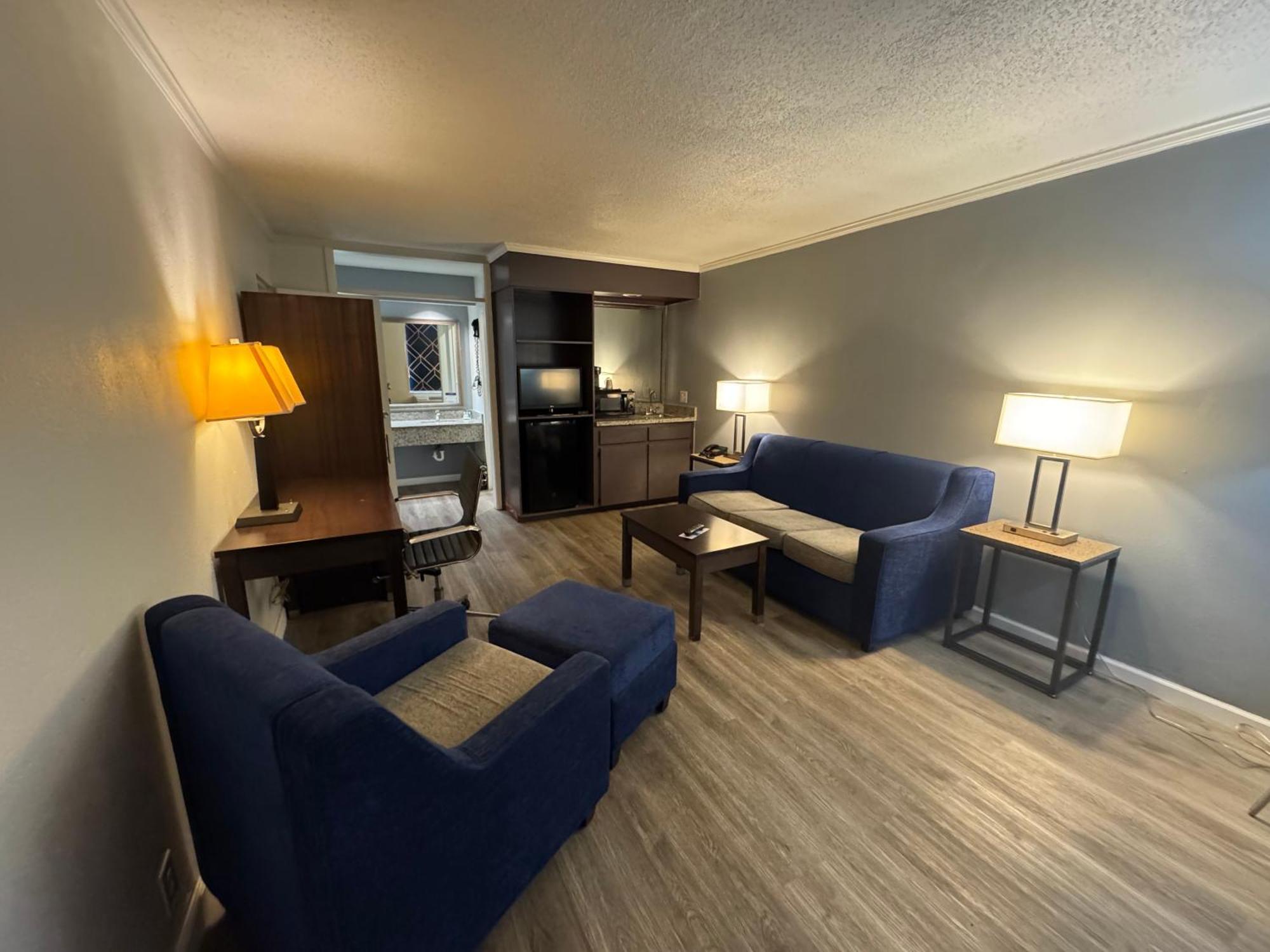 Clarion Inn & Suites Dothan South Eksteriør billede