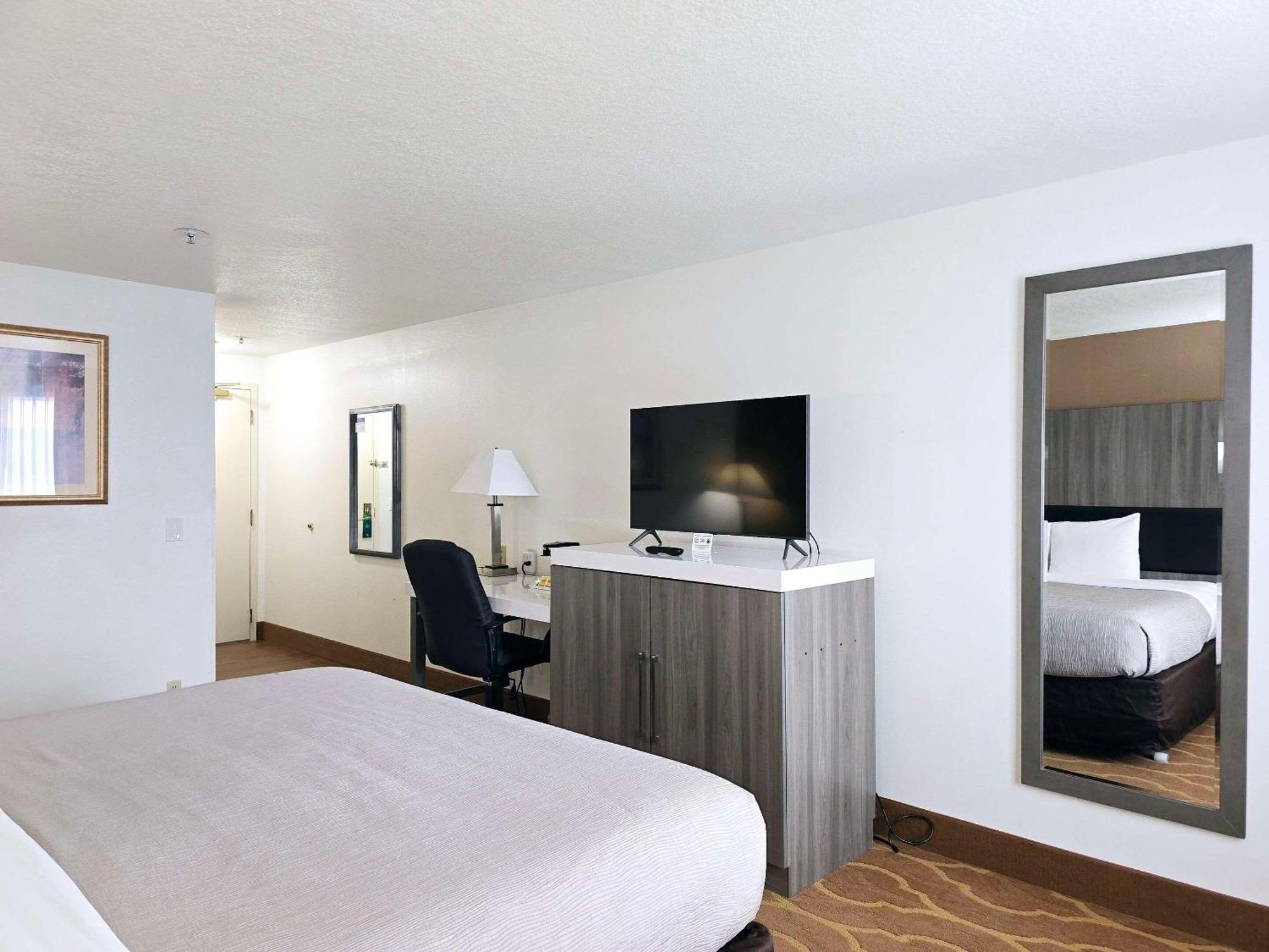 Clarion Inn & Suites Dothan South Eksteriør billede