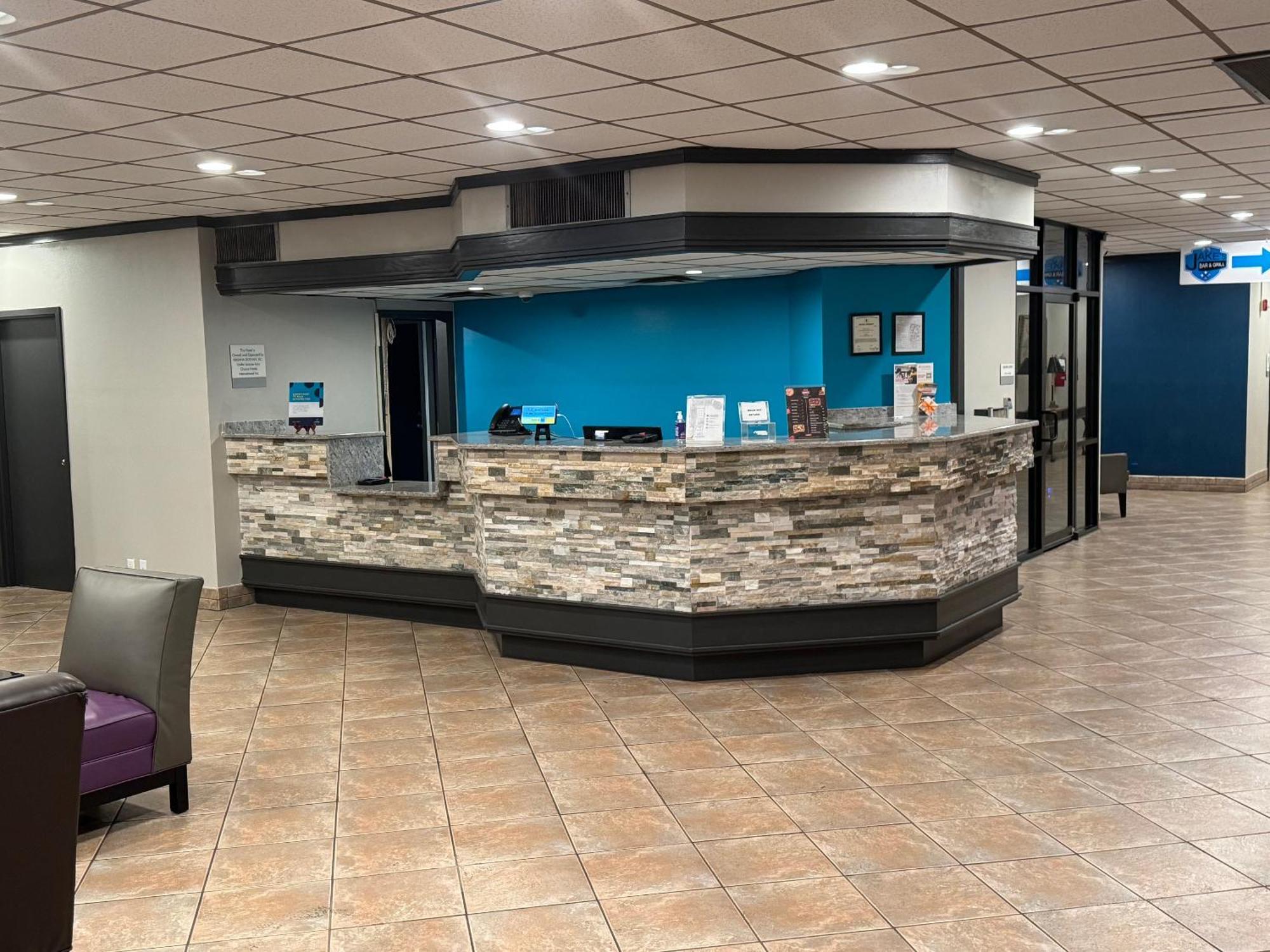 Clarion Inn & Suites Dothan South Eksteriør billede