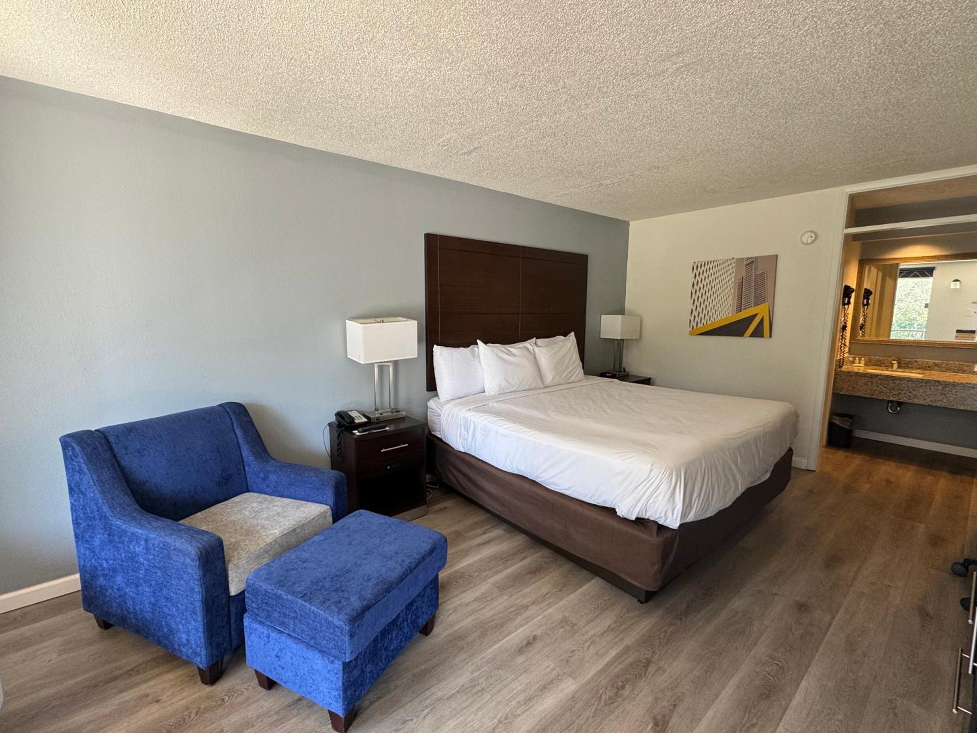 Clarion Inn & Suites Dothan South Eksteriør billede