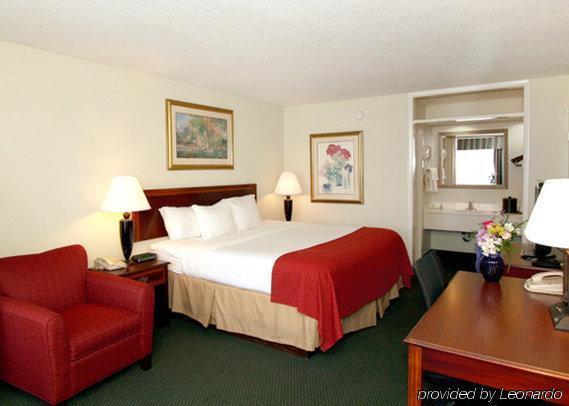 Clarion Inn & Suites Dothan South Værelse billede